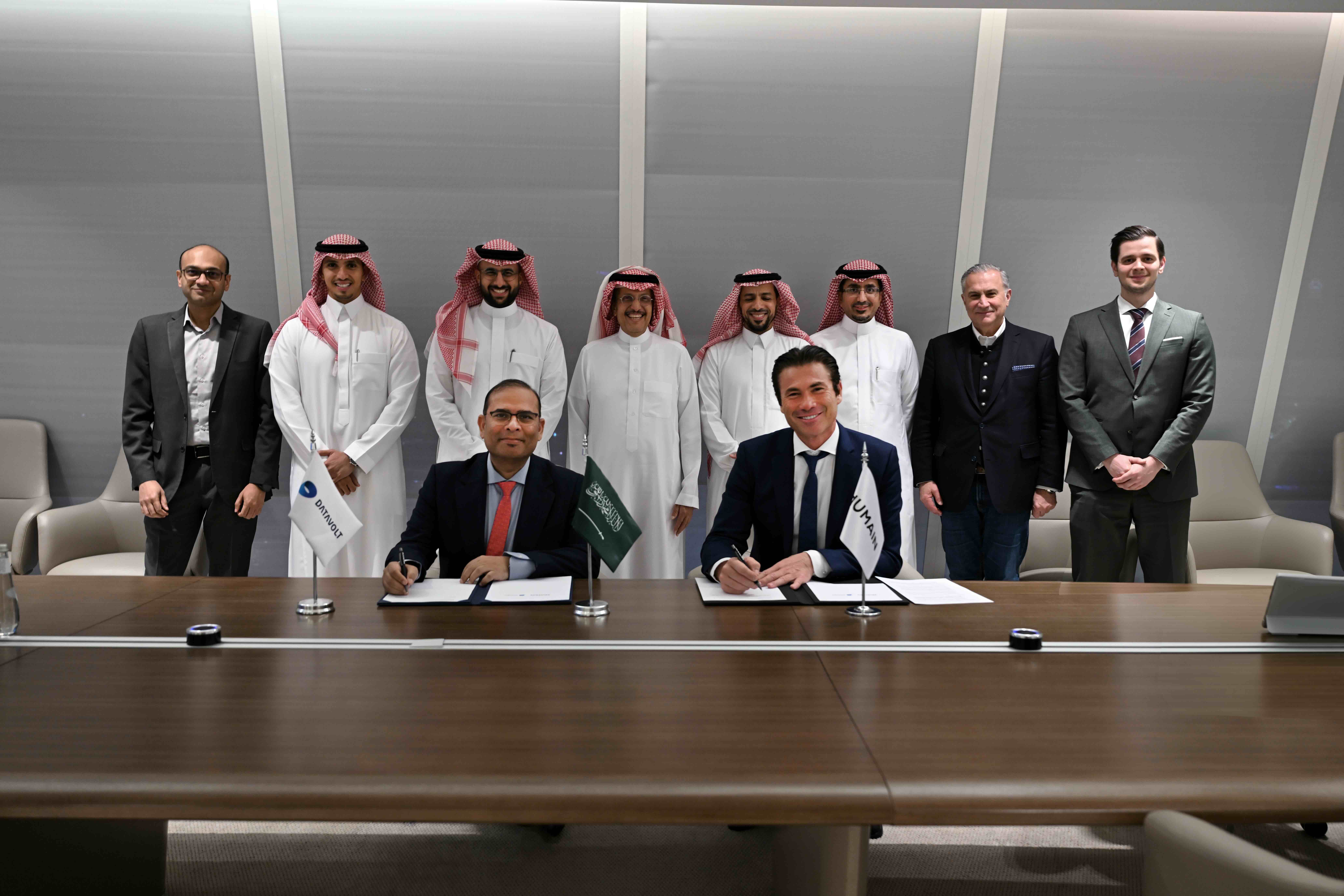 هيوماين وديتافولت تتعاونان لجذب أحمال الذكاء الاصطناعي إلى السعودية