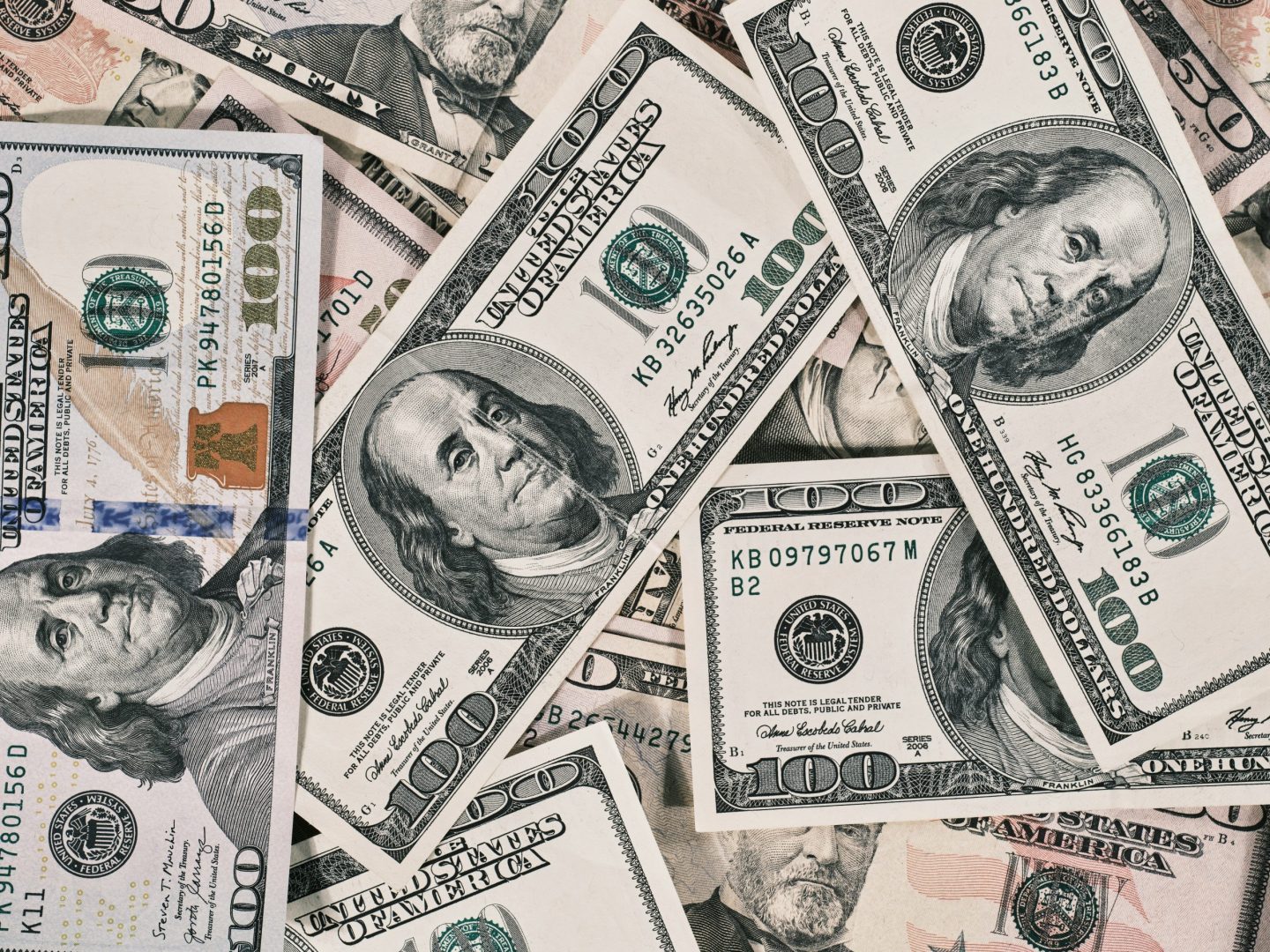 تقديرات سوق SaaS باستخدام الذكاء الاصطناعي تصل إلى 100 مليار دولار