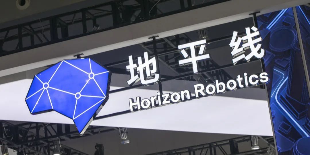 إطلاق HoloMotion-1: نموذج جديد للتحكم في الروبوتات البشرية