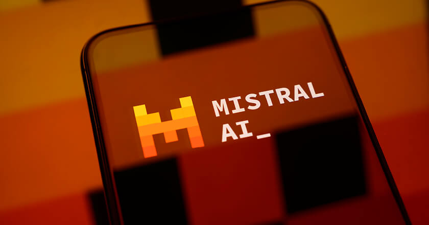 Mistral AI تستحوذ على Emmi AI لتعزيز قدراتها الصناعية في أوروبا