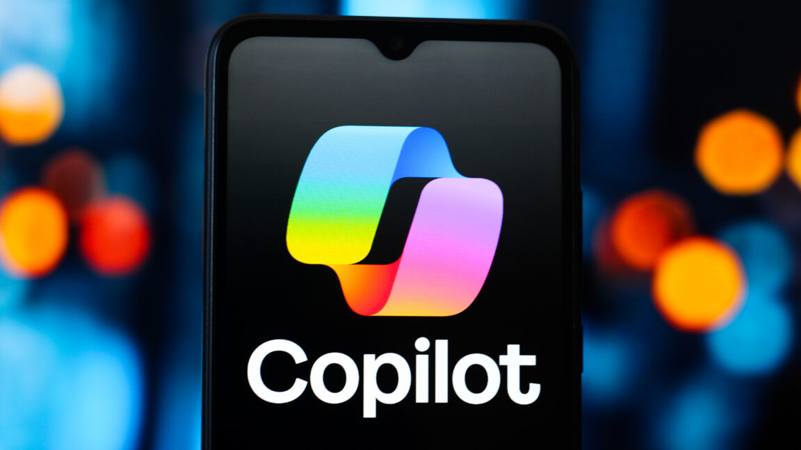 مايكروسوفت تصدر تحديثًا لمعالجة ثغرة حرجة في منصة M365 Copilot