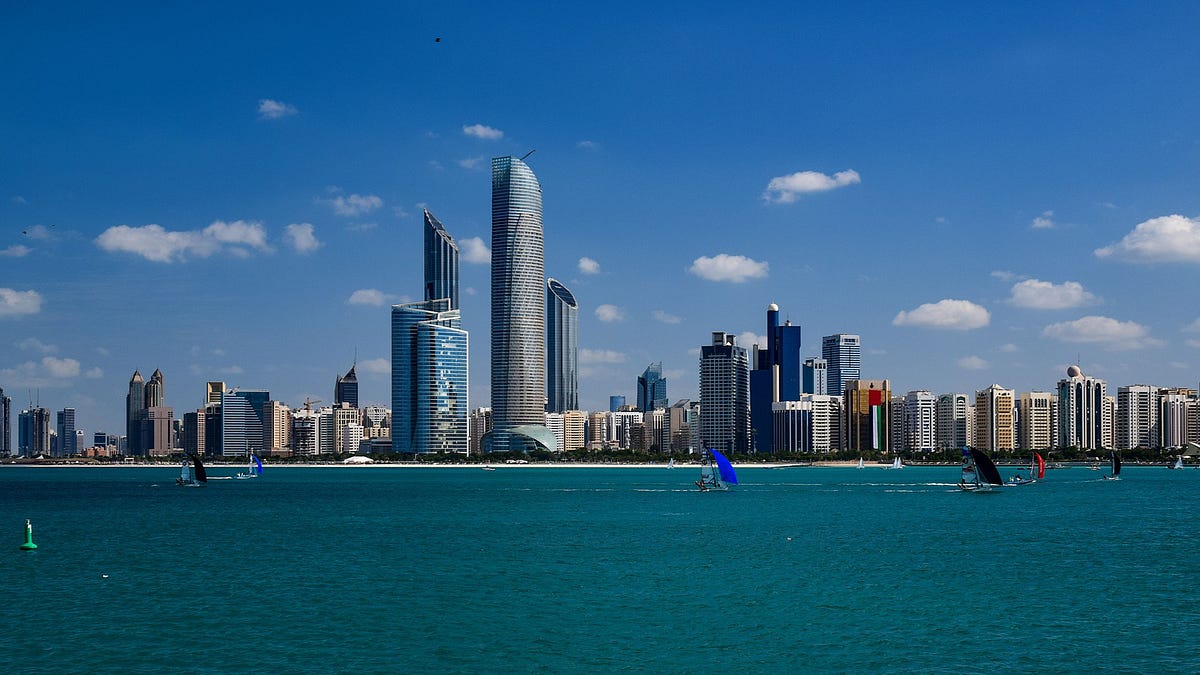 إطلاق برنامج تطوير السياسات المدعوم بالذكاء الاصطناعي في أبوظبي